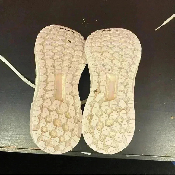 Adidas UltraBoost - Picture 8 of 9